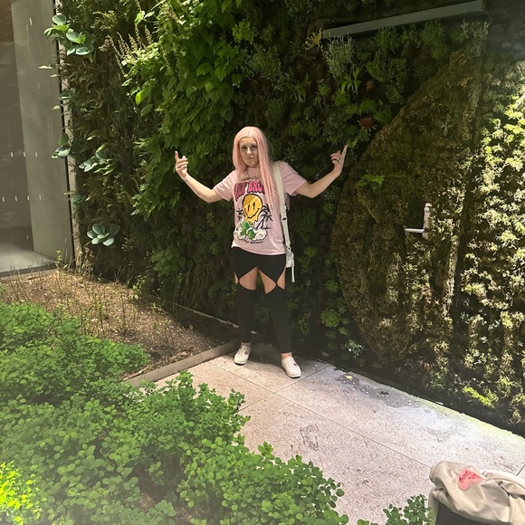 Meet your Posher, Sarah Murray from Vancouver, BC CANADA - Picture 2 of 10